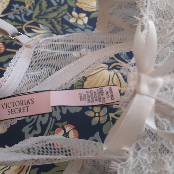 ❤️🌹Victoria's secret gorgeous ivory lingerie - Picture 3 of 5